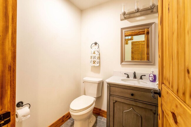 Building Photo - Stunning 4-Bedroom Home with Amazing Views, EV Charger & Solar in Big Bear!