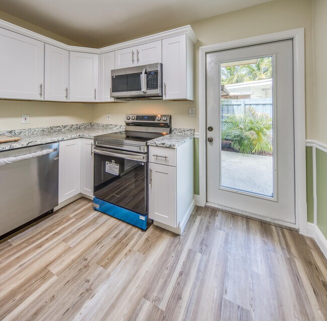 Building Photo - 241 NE 40th Ct