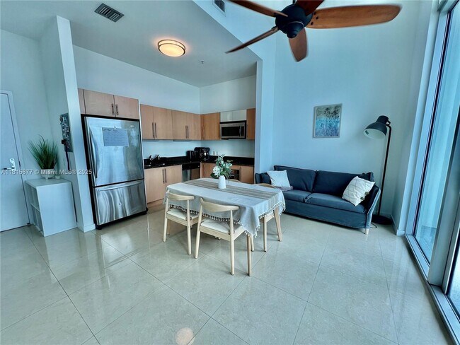 Building Photo - 300 S Biscayne Blvd