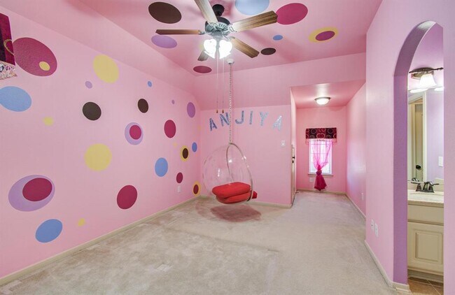 Building Photo - 4203 Scenic Valley Ln