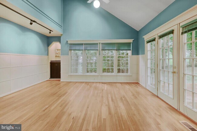 Building Photo - 720 Beacon Hill Terrace