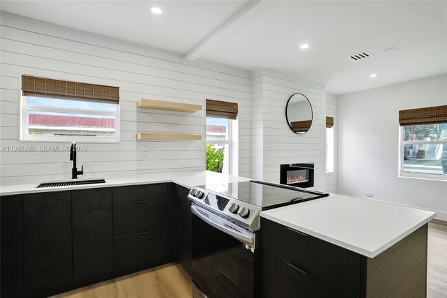 Building Photo - 3671 NE 11th Ave