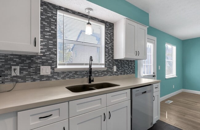 Kitchen - 4826 Lady Jane Ave