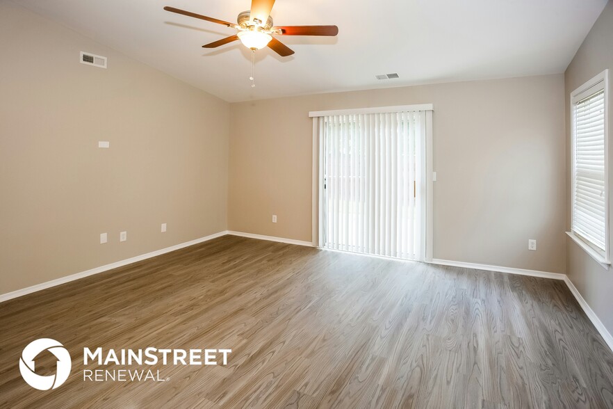 Building Photo - 11100 Thousand Oaks Dr