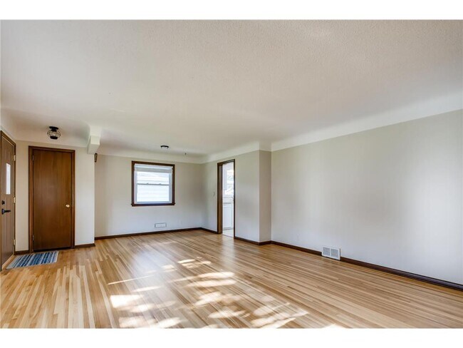 Building Photo - 7428 16th Ave S