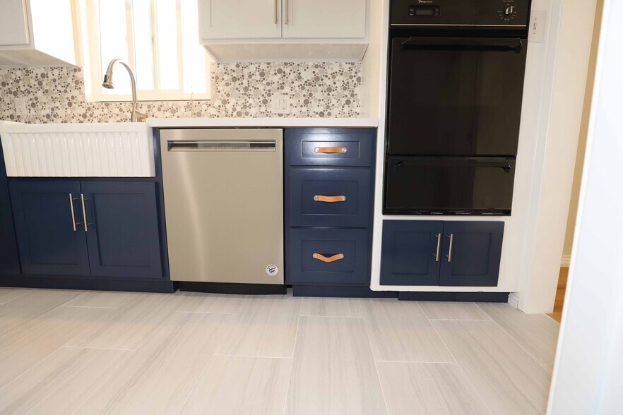 Building Photo - 1025 S Sherbourne Dr