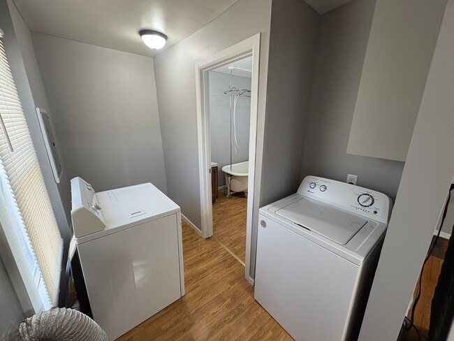 Building Photo - Charming & Spacious 2-Bedroom Home with Private Backyard and Garage Parking