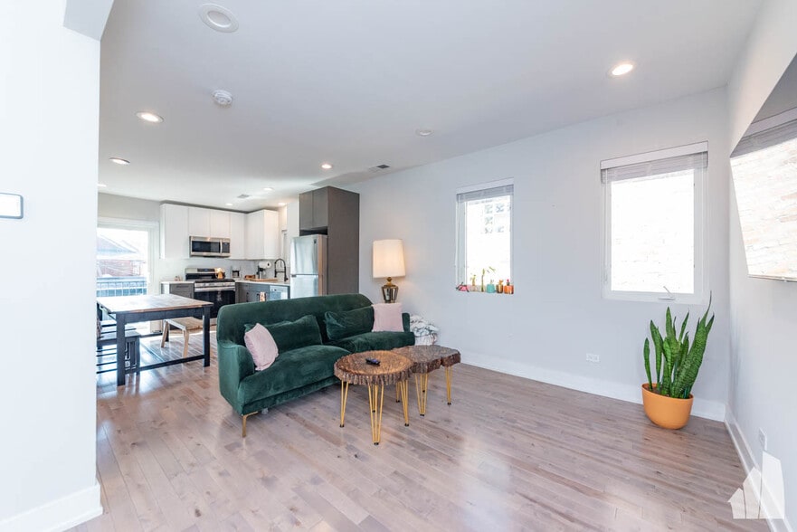 Building Photo - 1013 W 18th St