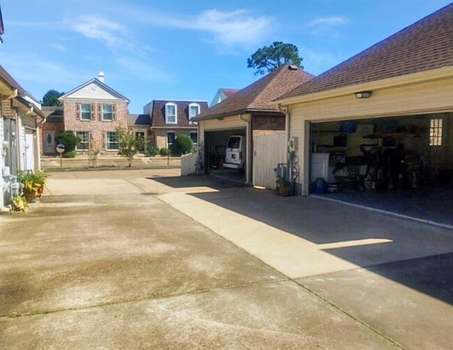 Building Photo - 18230 Vinland Dr