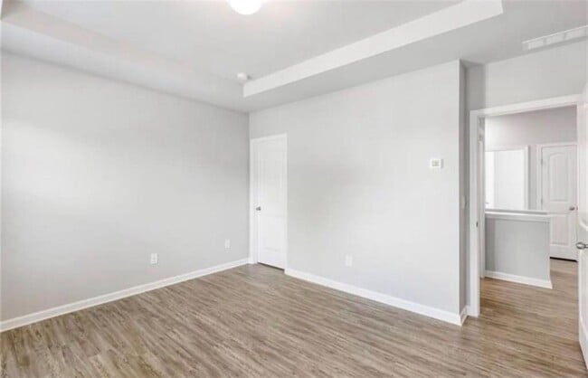 Building Photo - 717 St James Pl