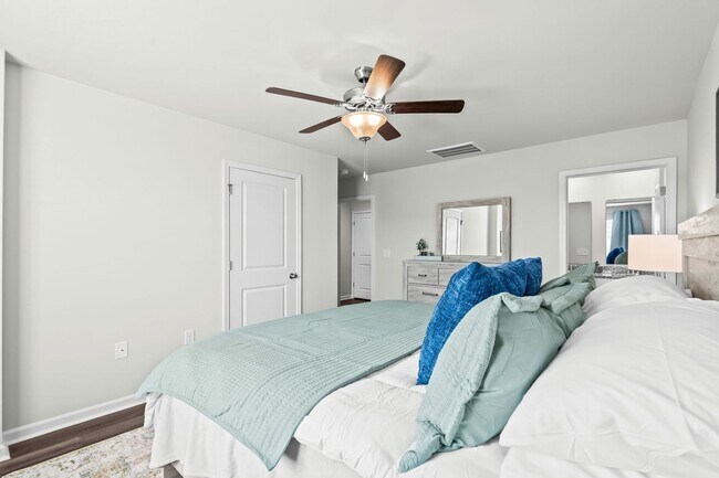 Building Photo - All Inclusive Seasonal Rental Available January 5-March 31st.