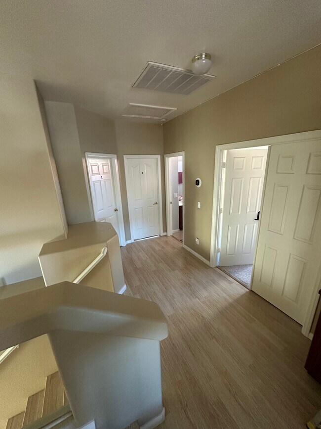 Building Photo - 9684 Summer Cypress St