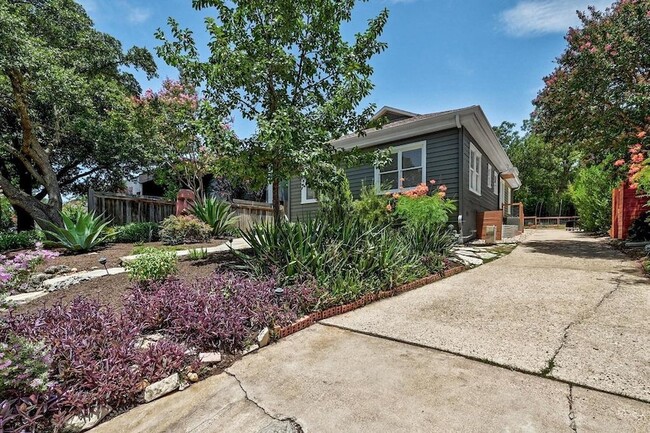 Building Photo - 3408 Bonnie Rd