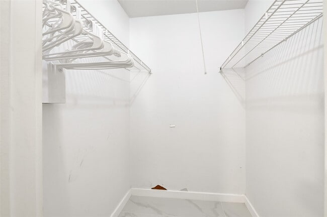 Building Photo - 22406 Fincastle Dr