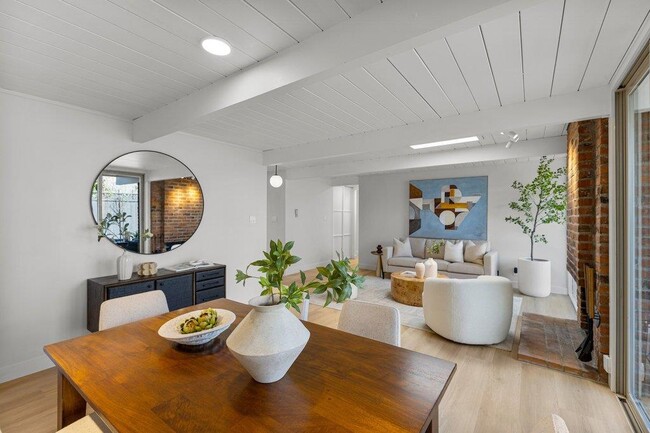 Building Photo - 729 Stendhal Ln