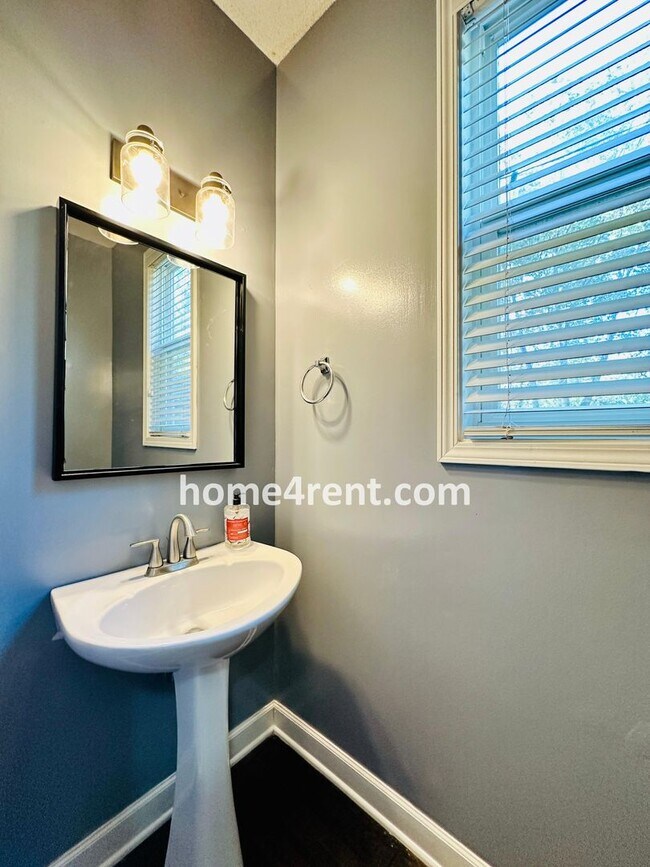 Building Photo - Elegant Cul-de-Sac Retreat with 5th Bedroo...