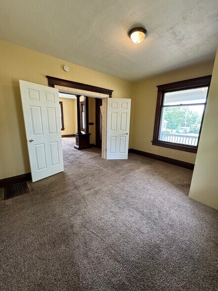 Building Photo - 919 LeClaire St
