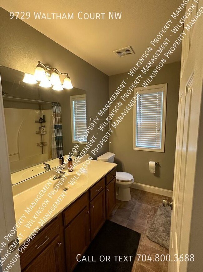 Building Photo - Pet Friendly Home in Very Desirable Highla...