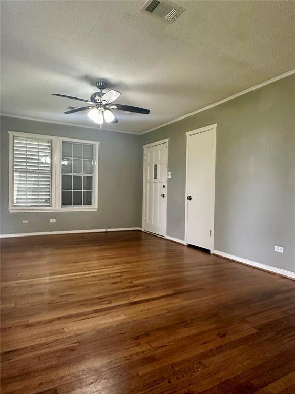 Building Photo - 2303 Oaklawn Dr