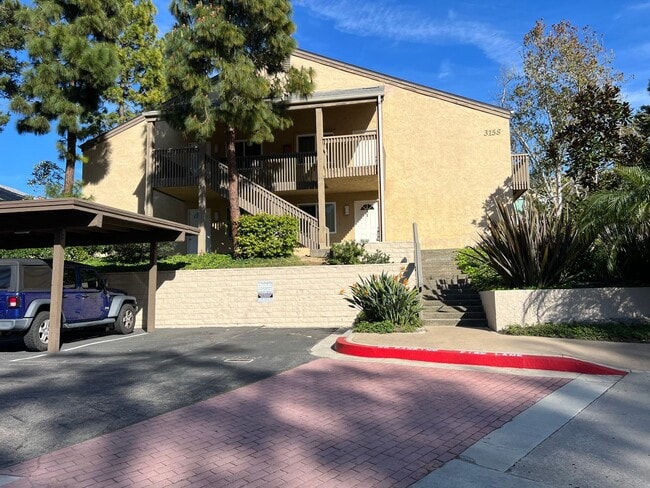 Building Photo - Villa La Jolla