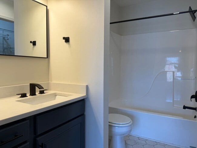 Building Photo - 2BR Townhome in Franklin