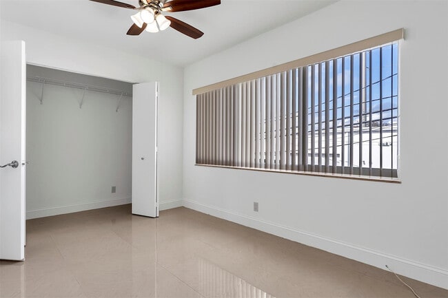 Building Photo - 1049 NW 30th Ct