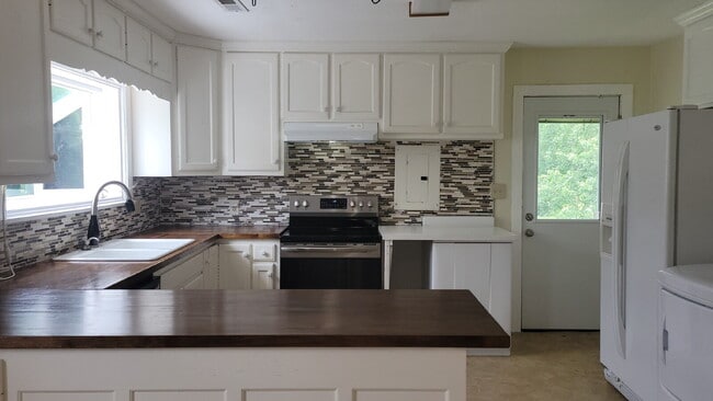 Building Photo - "5 points area 2-Bedroom Huntsville Home w...