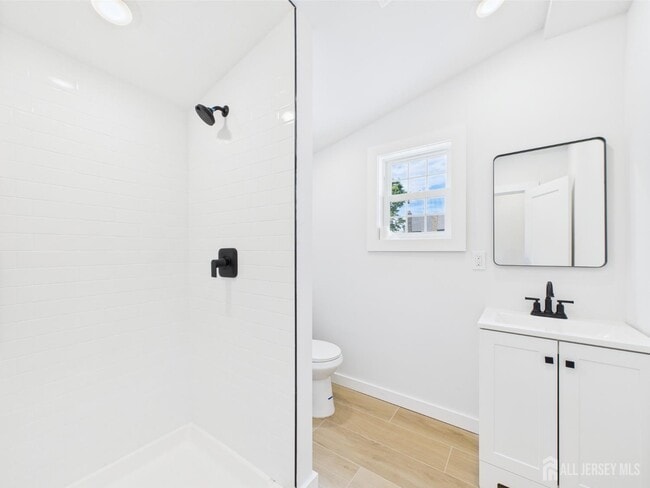 Building Photo - 10 W Railroad Ave