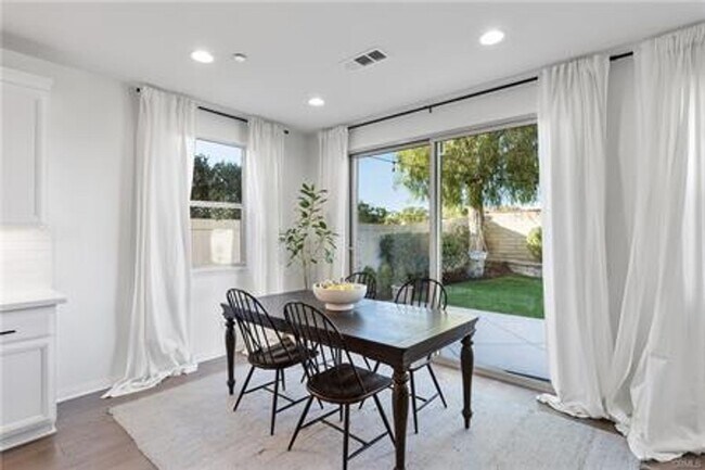 Building Photo - 31650 Sweetwater Cir