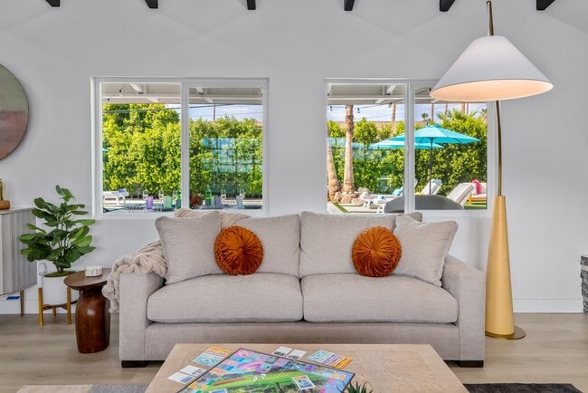 Building Photo - Stunning Desert Contemporary Home in Sunrise Park (Monthly Only - No Long Term)