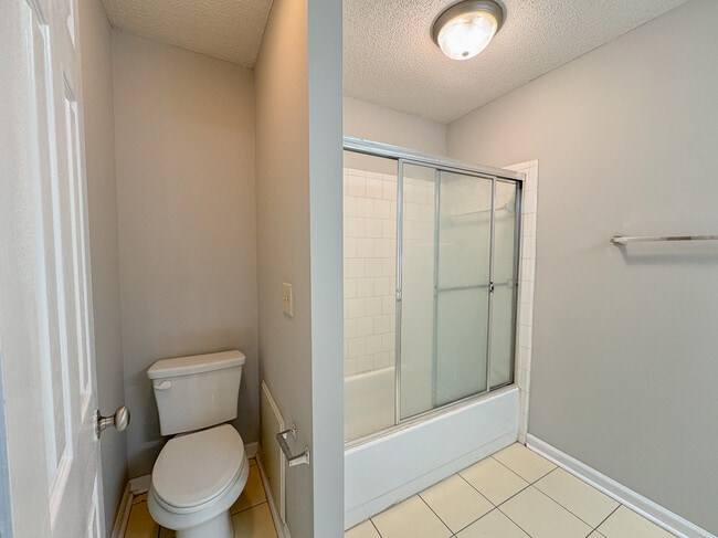 Building Photo - 8 Clayton Ln