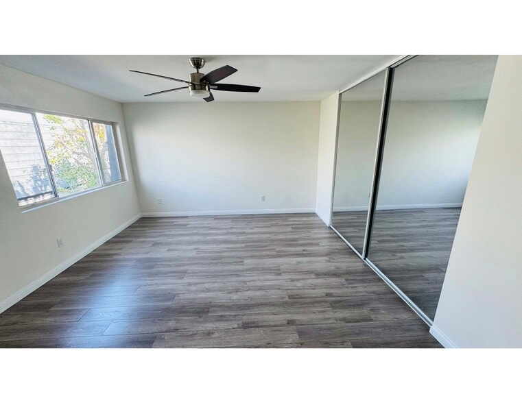 Building Photo - 18550 Hatteras St