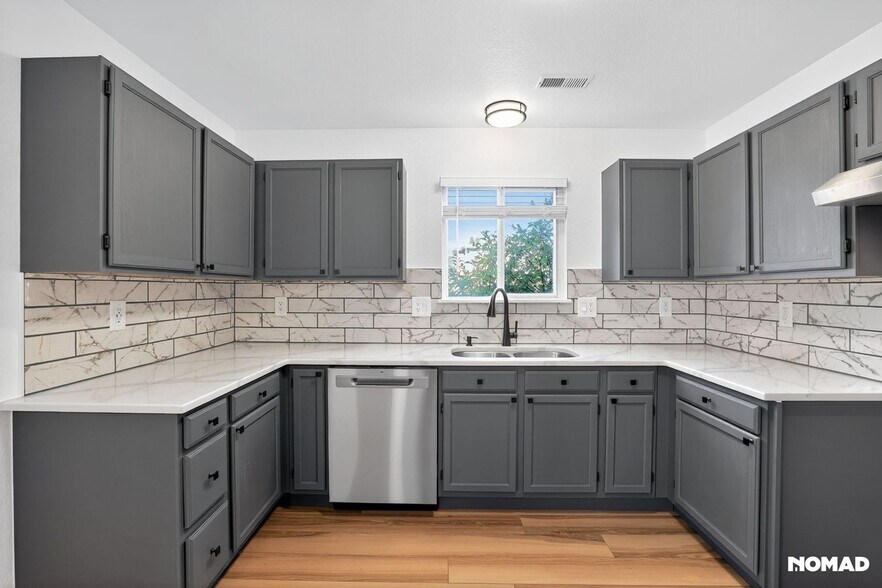 Building Photo - 788 Century Ln