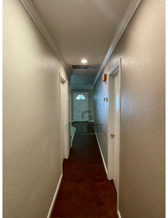 Building Photo - 533 Arrowhead Ct