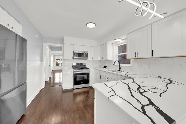 Building Photo - 7245 S Washtenaw Ave.