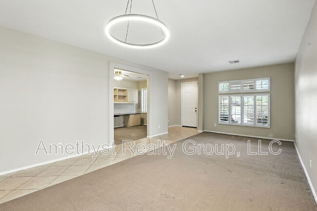 Building Photo - 2313 W Bonanza Ln