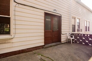 Building Photo - 2040 Brownsville Rd