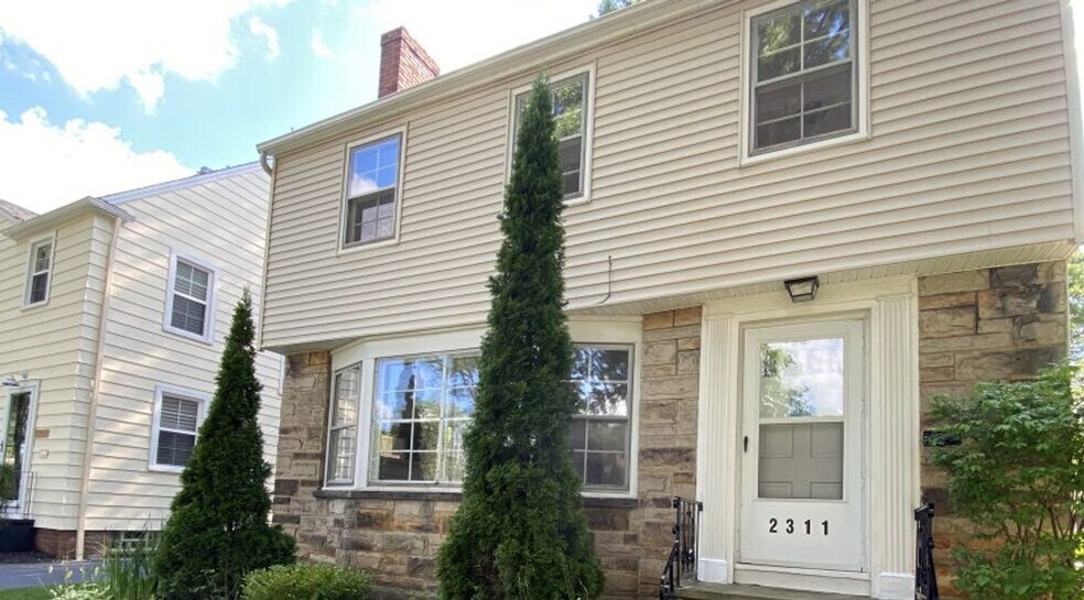 Building Photo - 2336 Canterbury Rd