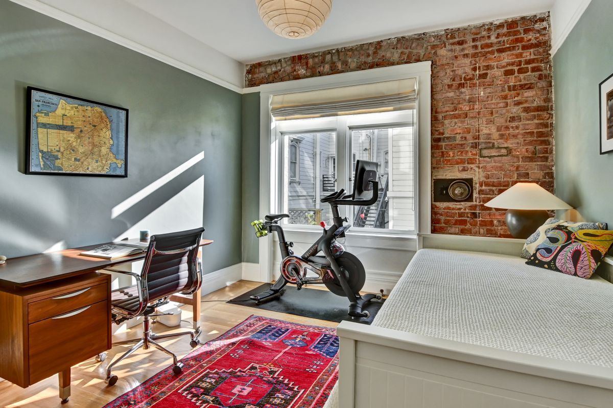 Building Photo - 2299 Sacramento St