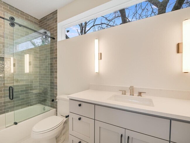 Building Photo - 7006 Bennett Ave