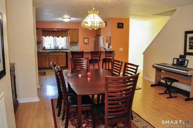 Building Photo - 605 Sandstone Dr