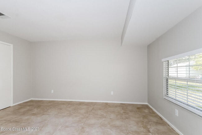 Building Photo - 1376 23rd Pl SW