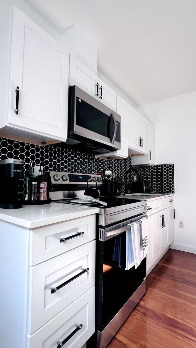 Building Photo - 21 Bullocks Point Ave