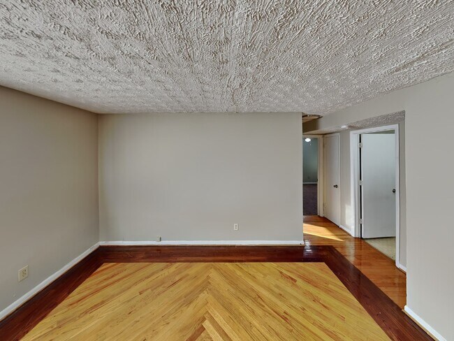 Building Photo - 350 E 12th Ave