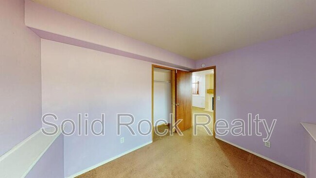 Building Photo - 935 Greenbrier Dr