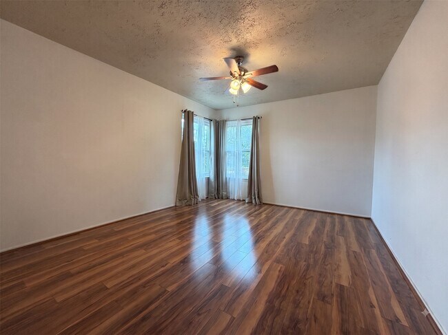 Building Photo - 3507 Santa Rosa Ln
