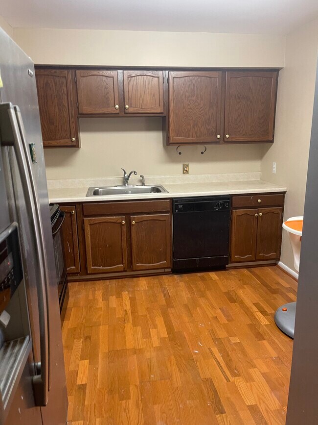 Building Photo - 280 Valley Stream Ln