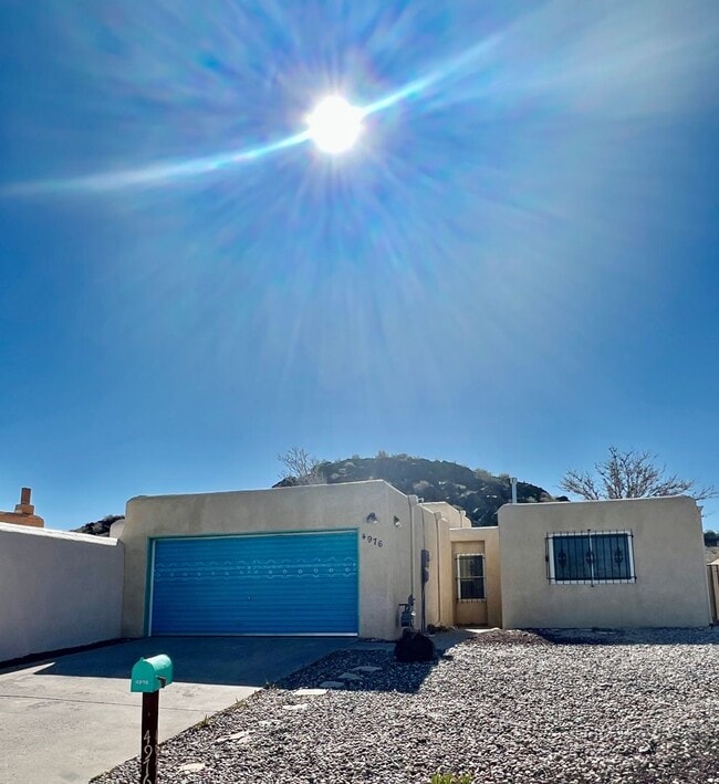 Primary Photo - Beautiful 3 Bedroom 2 Bath Home with priva...