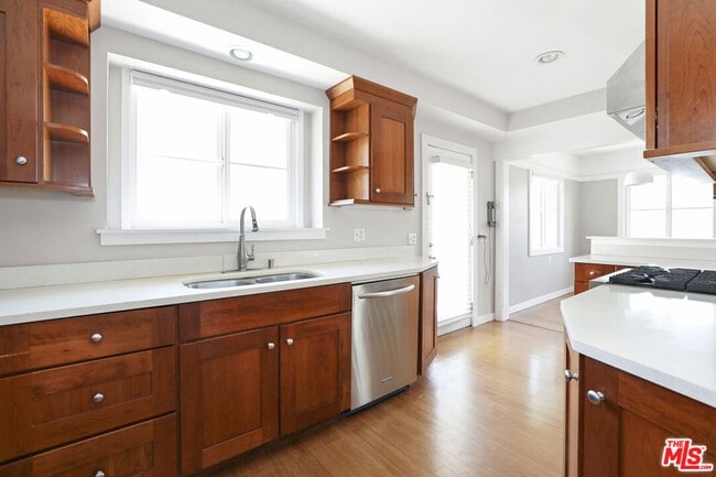 Building Photo - 150 Anita Dr