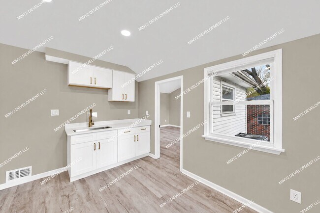 Building Photo - Fully Renovated 3-Bedroom Brick Home in Detroit!